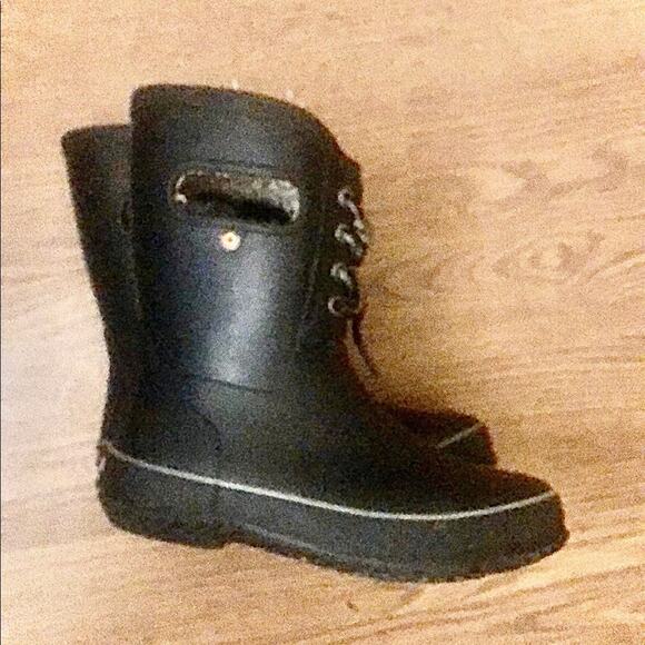 Gently used BOGS boots: Youth size 2 - Picture 1 of 7